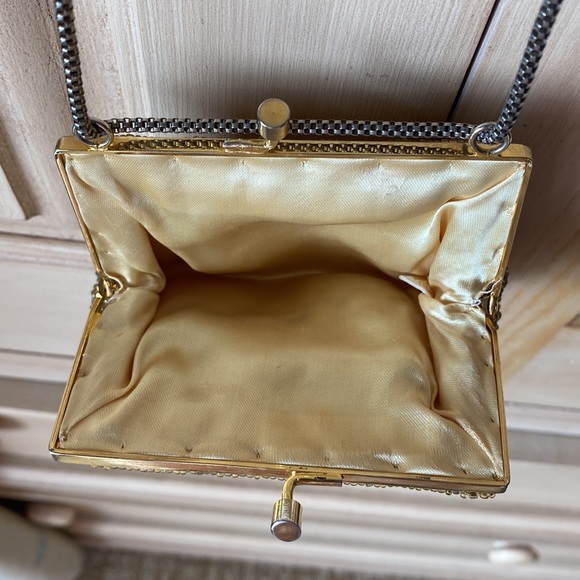 Beautiful Vintage Beaded & Embroidered Walborg Purse with twist snap closure - Picture 4 of 6